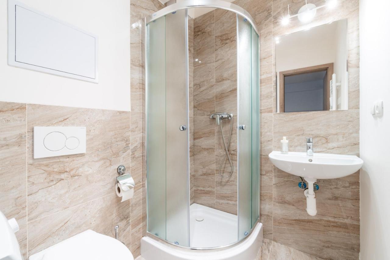 Studio Brand New Apartment #28 In New Building With Free Parking In City Center Prag Exteriör bild